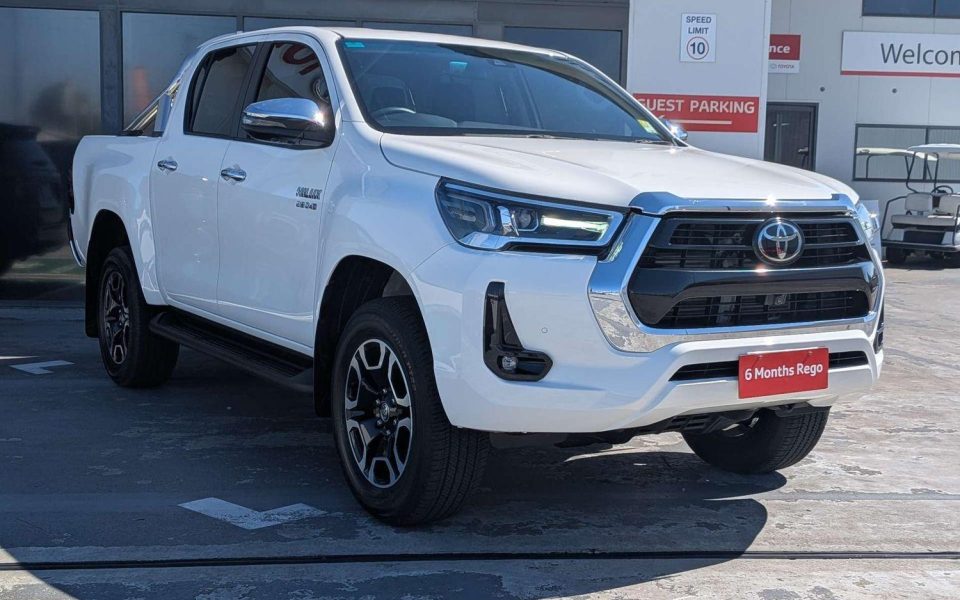 2023 Toyota Hilux SR5