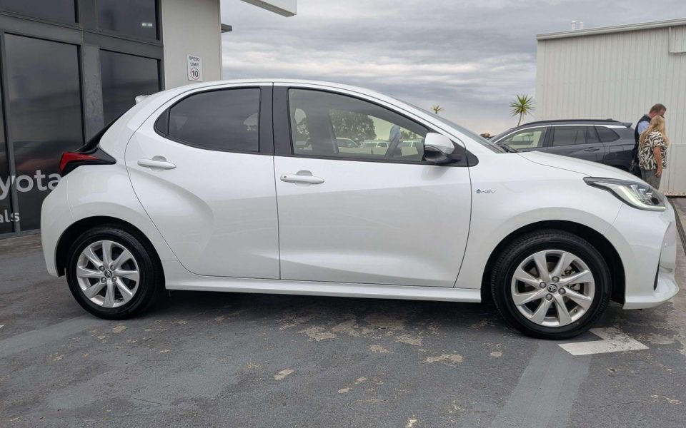 2024 Toyota Yaris HB Hybrid SX