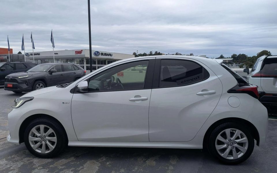 2024 Toyota Yaris HB Hybrid SX