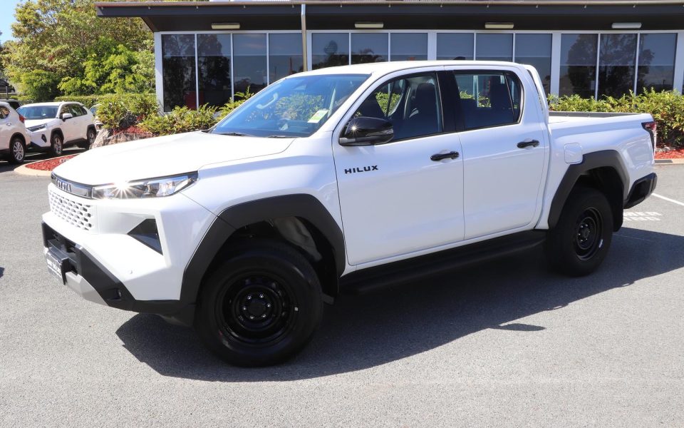 2025 Toyota Hilux 4x4 SR