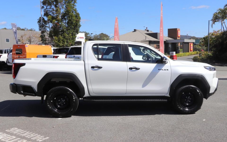 2025 Toyota Hilux 4x4 SR