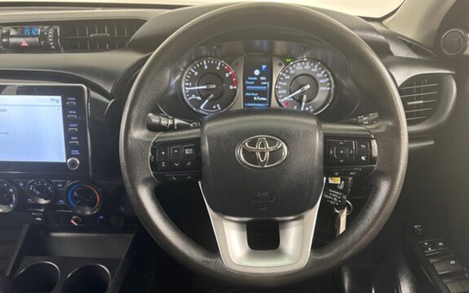2023 Toyota Hilux SR