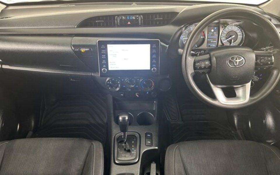 2023 Toyota Hilux SR