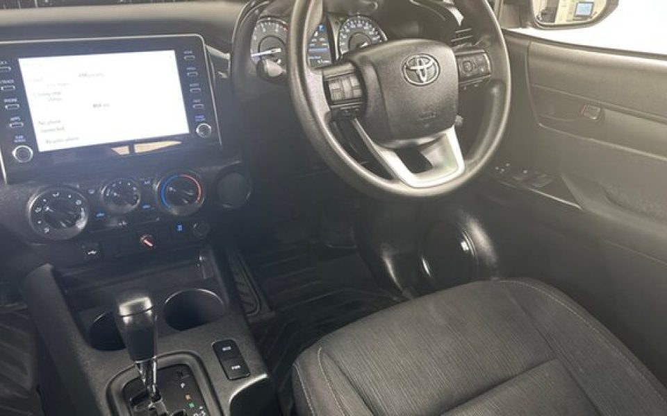 2023 Toyota Hilux SR