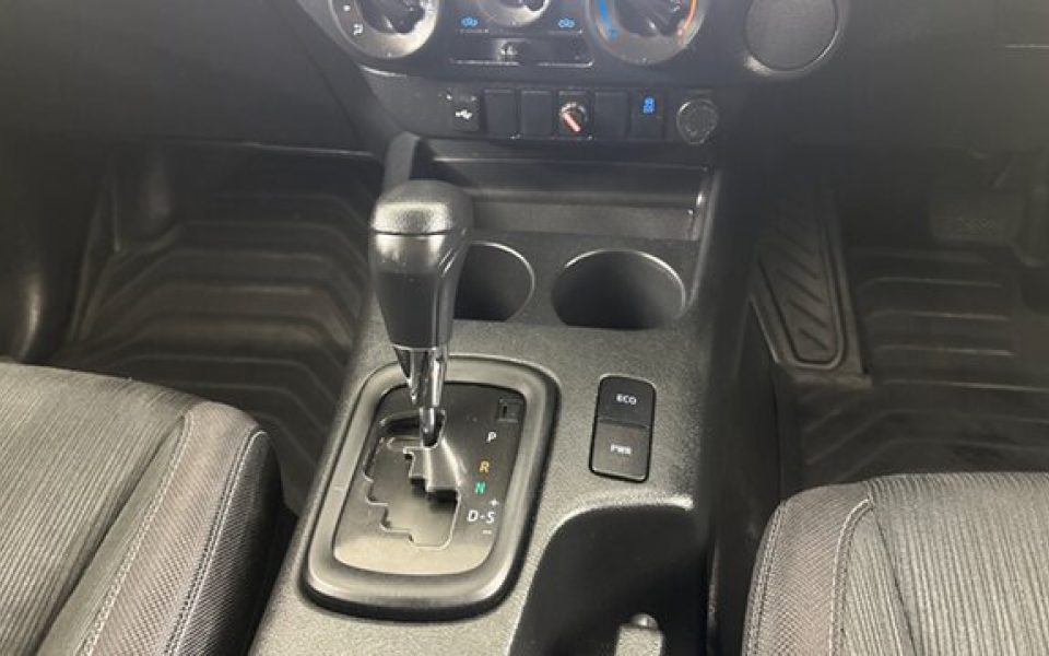 2023 Toyota Hilux SR