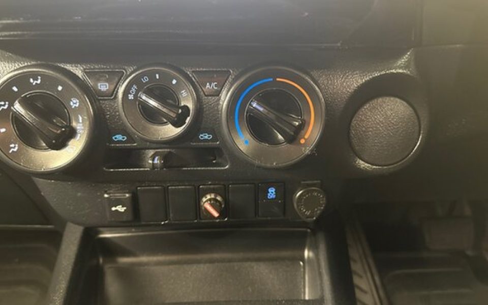 2023 Toyota Hilux SR