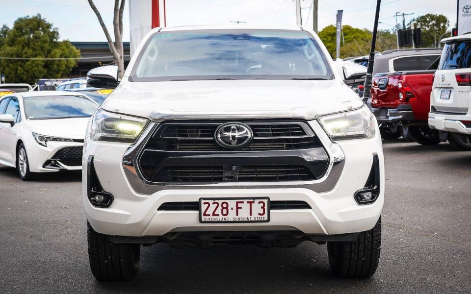 2022 Toyota Hilux SR5