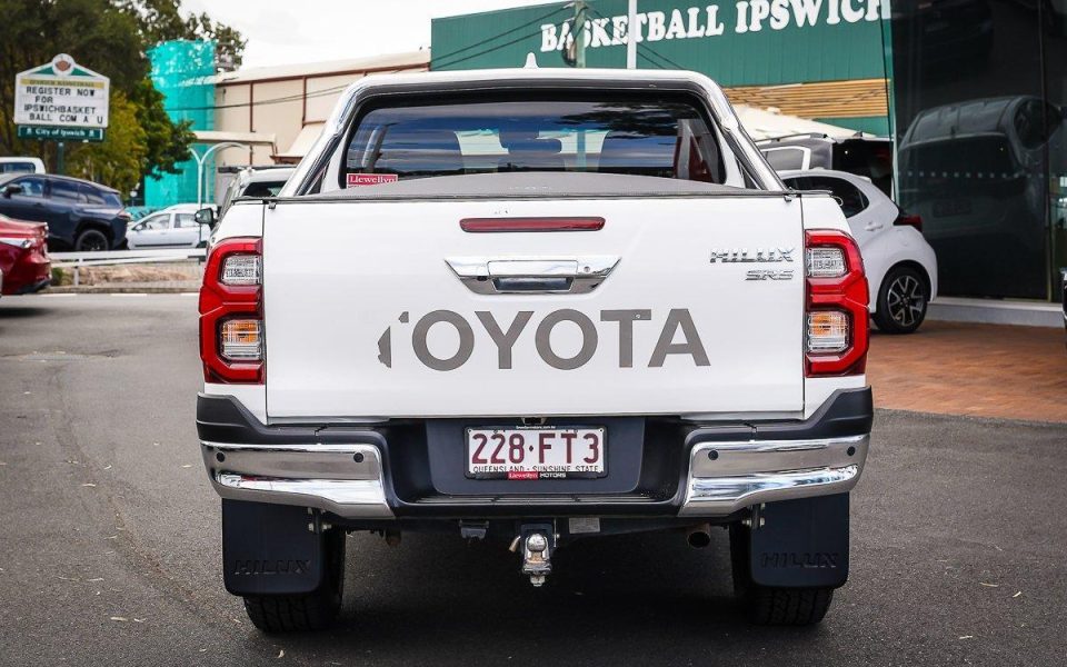 2022 Toyota Hilux SR5