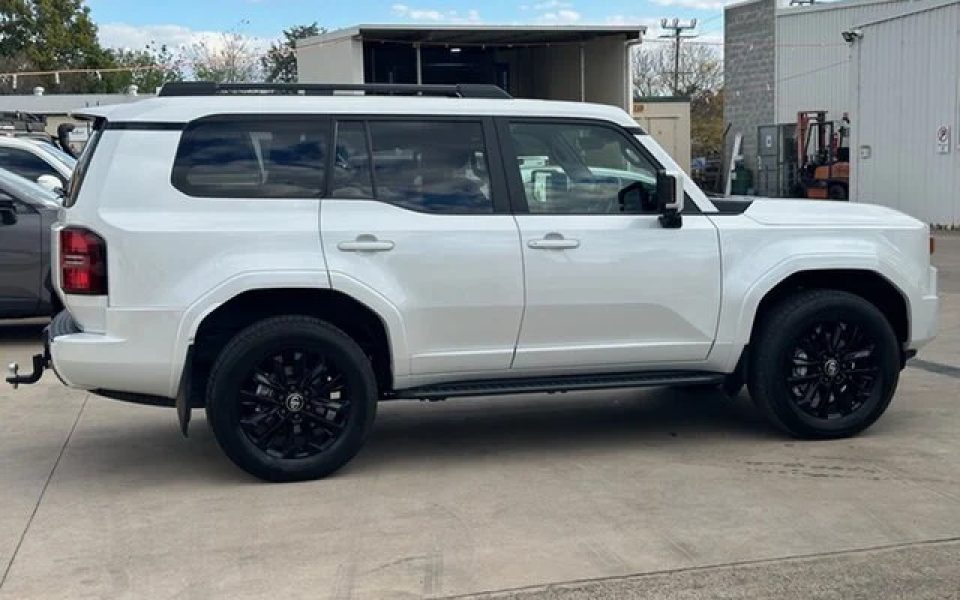2024 Toyota Prado VX