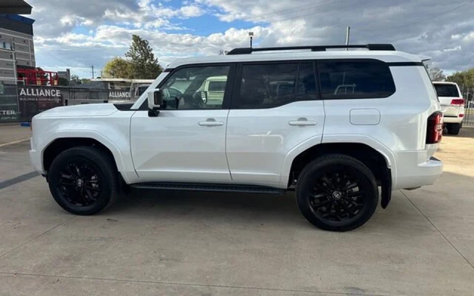 2024 Toyota Prado VX