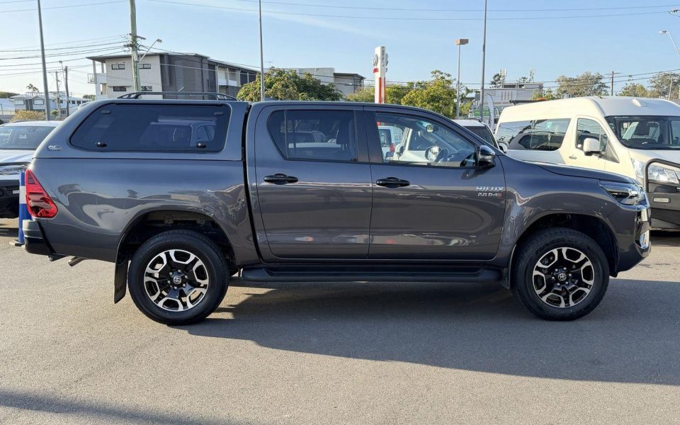 2024 Toyota Hilux SR5