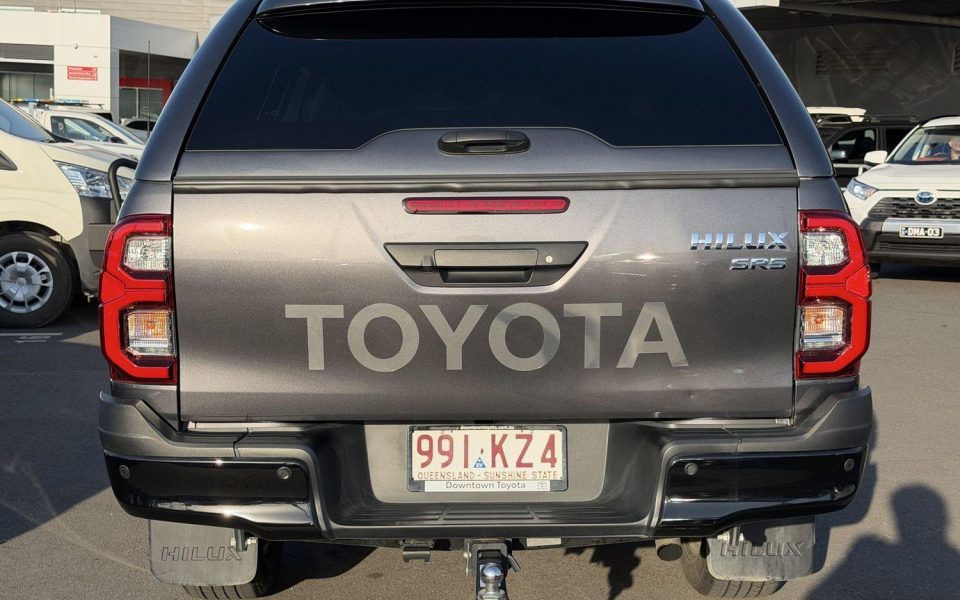 2024 Toyota Hilux SR5