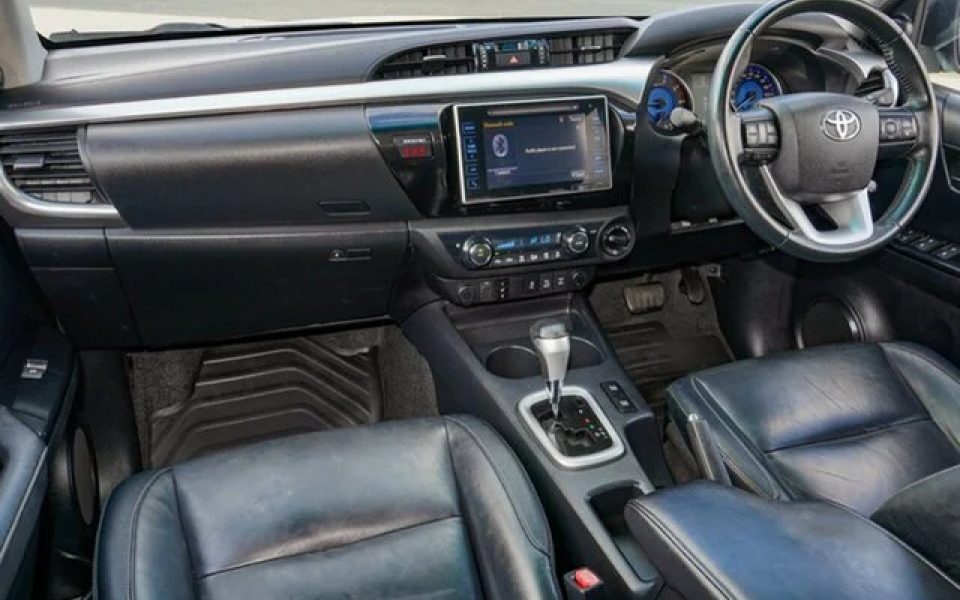 2018 Toyota HILUX SR5