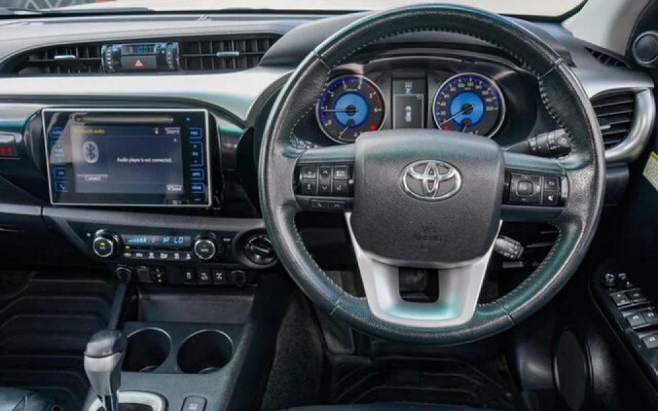 2018 Toyota HILUX SR5
