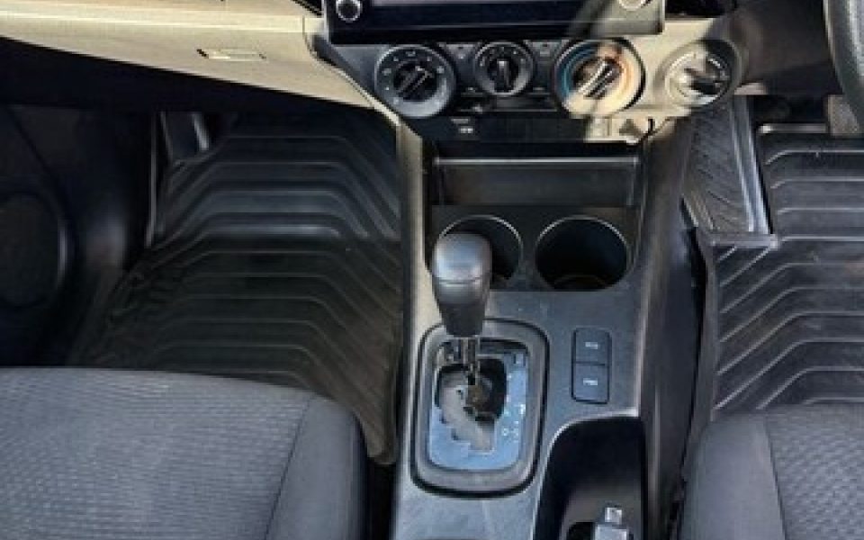 2024 Toyota Hilux SR