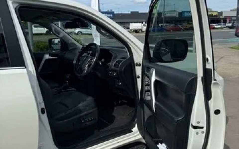 2017 Toyota Landcruiser Prado VX