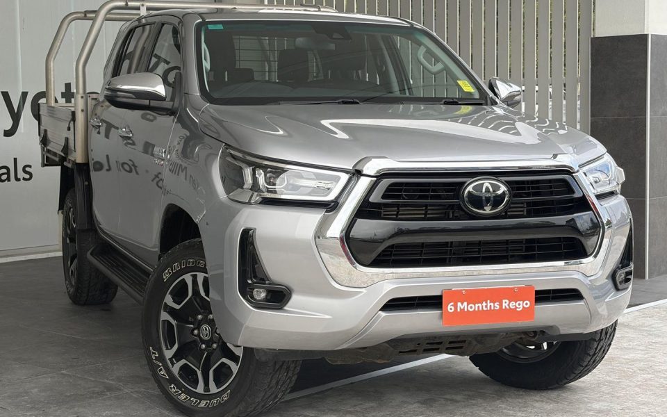 2023 Toyota Hilux SR5