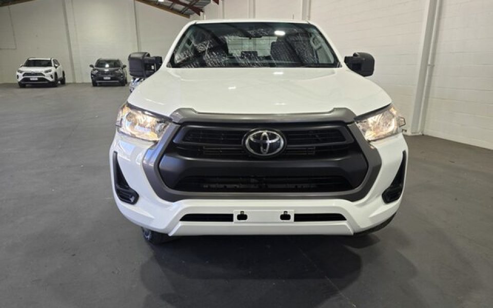 2022 Toyota Hilux SR