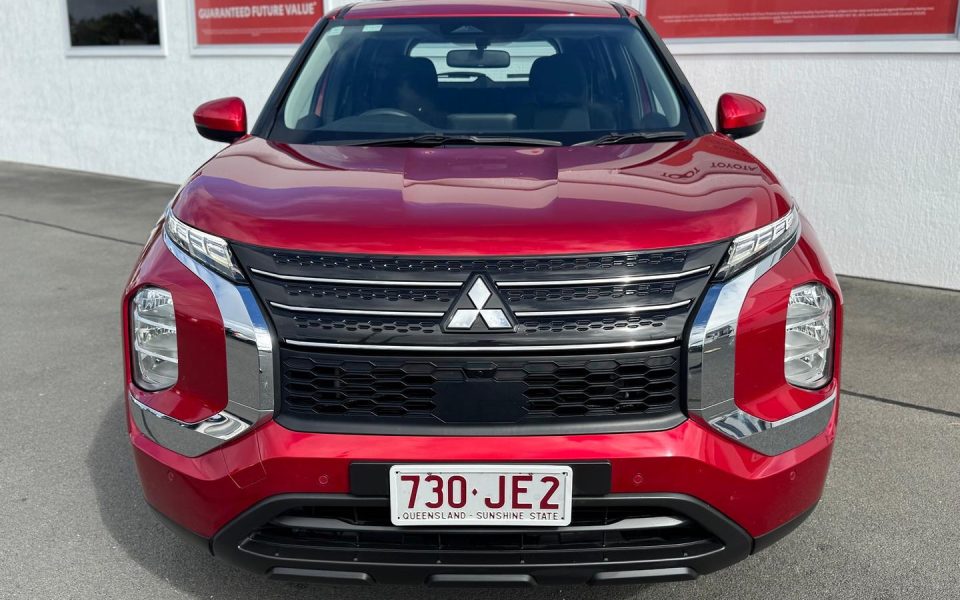 2023 Mitsubishi Outlander ES