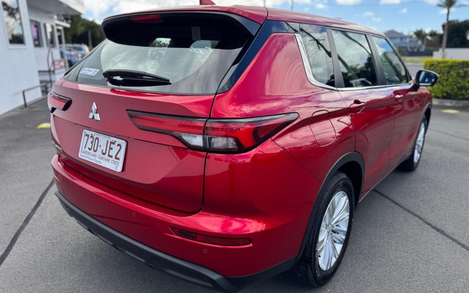 2023 Mitsubishi Outlander ES