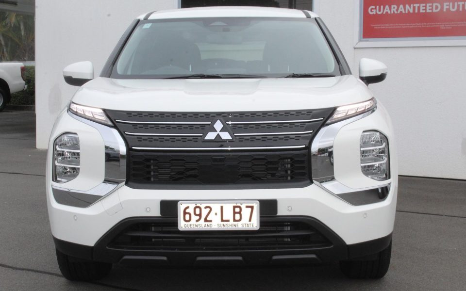 2024 Mitsubishi Outlander ES