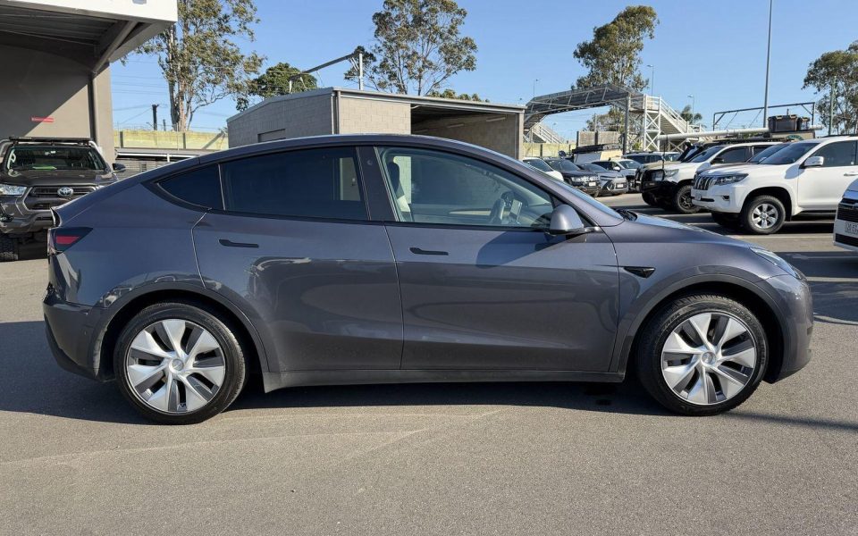 2023 Tesla Model Y Rear-Wheel Drive