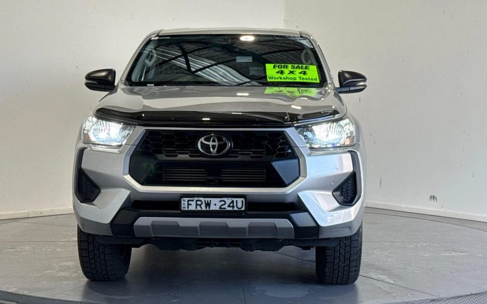 2025 Toyota Hilux SR