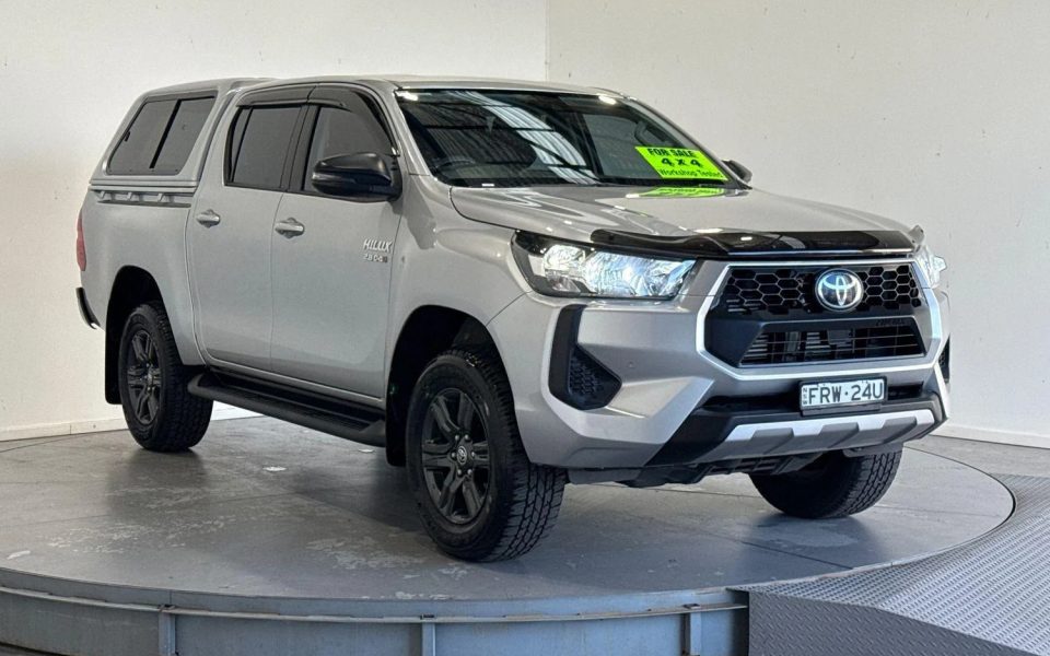 2025 Toyota Hilux SR