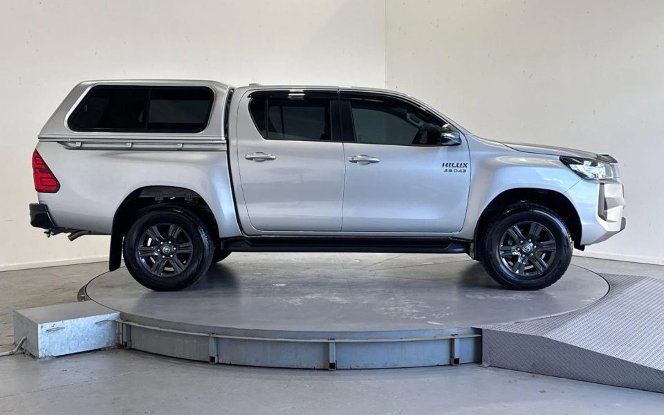 2025 Toyota Hilux SR
