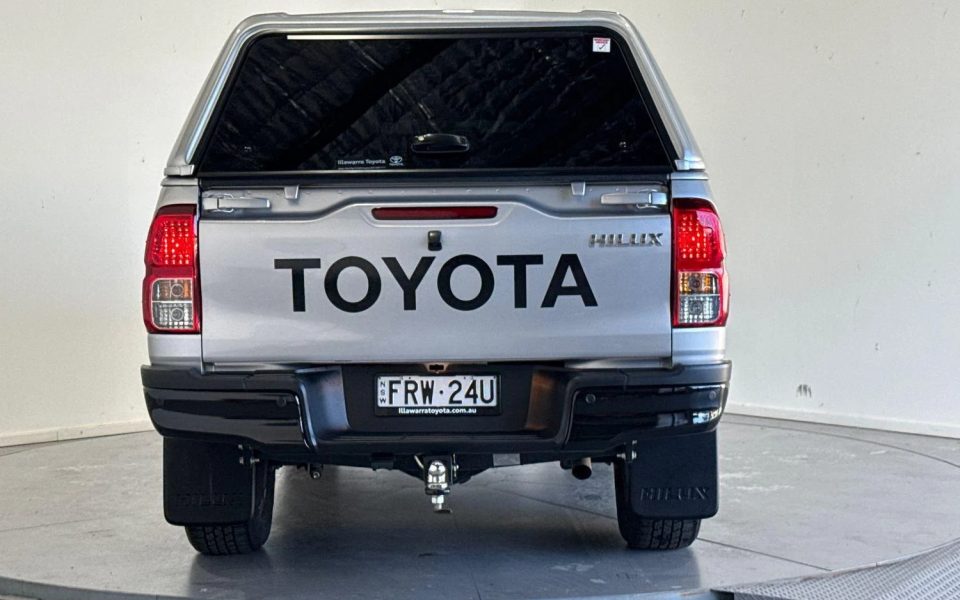 2025 Toyota Hilux SR