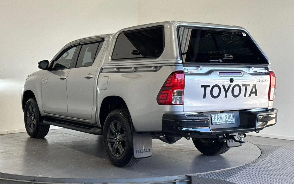 2025 Toyota Hilux SR