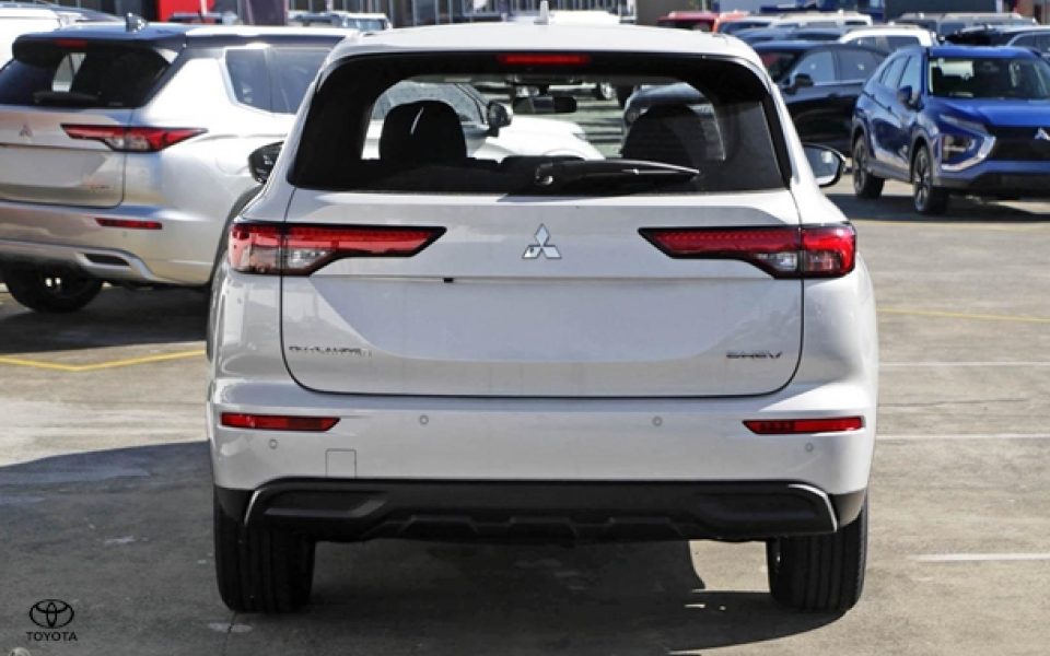 2025 Mitsubishi Outlander PHEV ES