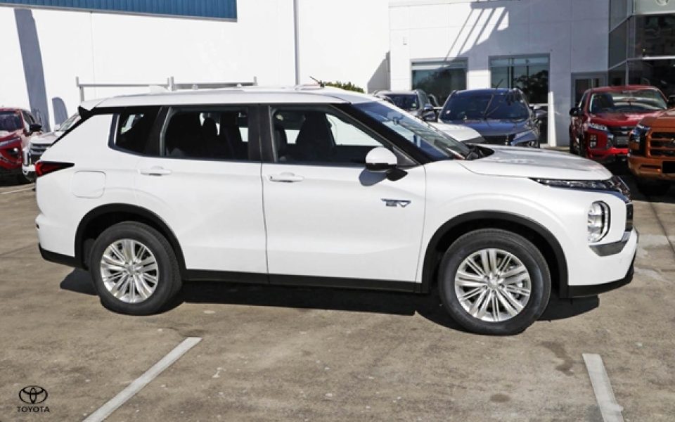 2025 Mitsubishi Outlander PHEV ES