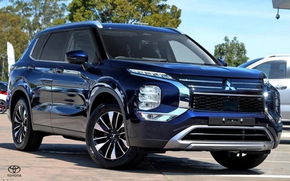 2025 Mitsubishi Outlander LS