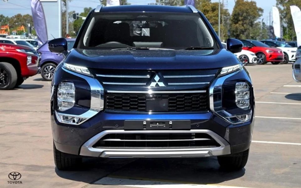 2025 Mitsubishi Outlander LS