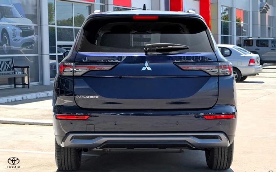 2025 Mitsubishi Outlander LS