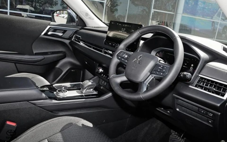 2025 Mitsubishi Outlander LS