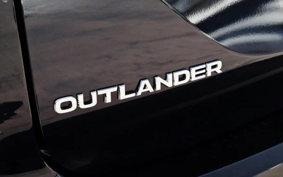 2025 Mitsubishi Outlander LS