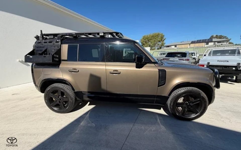 2023 Land Rover Defender 110 D300 X-Dynamic SE