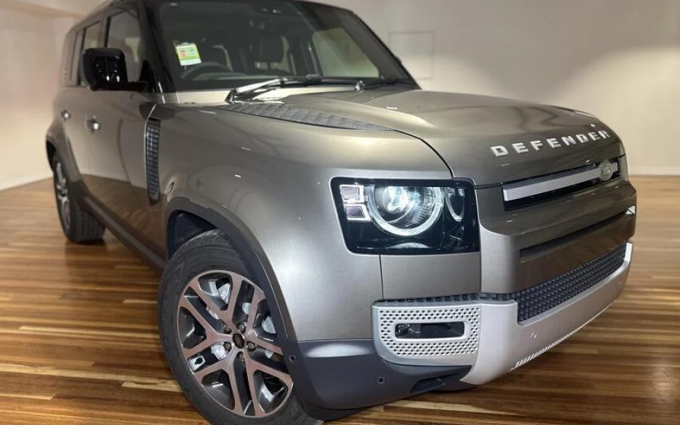 2023 Land Rover Defender 110 D300 SE
