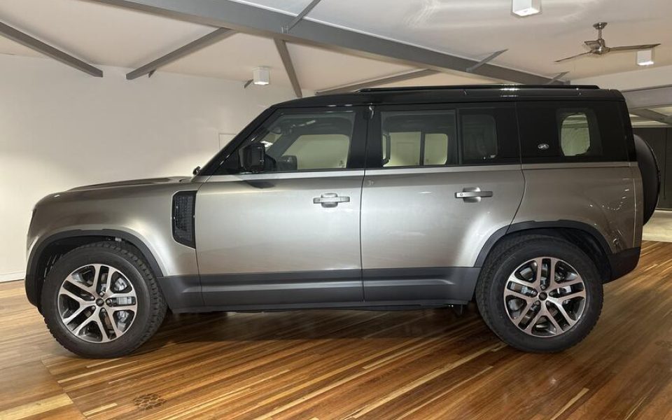 2023 Land Rover Defender 110 D300 SE