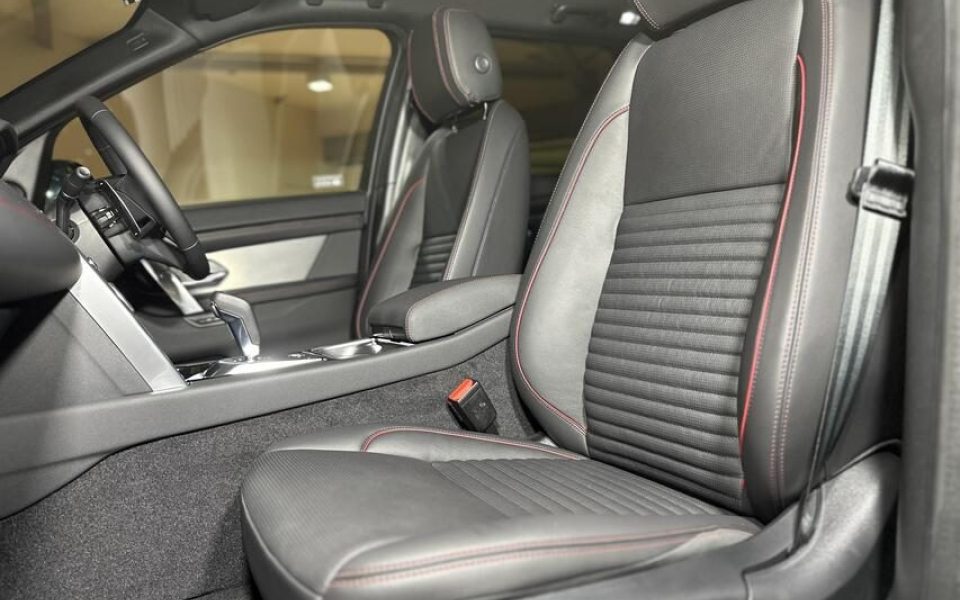 2022 Land Rover Discovery Sport P250 R-Dynamic SE