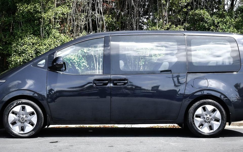 2022 Hyundai STARIA Base