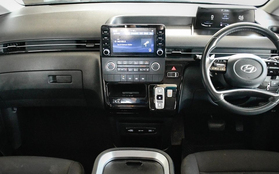 2022 Hyundai STARIA Base