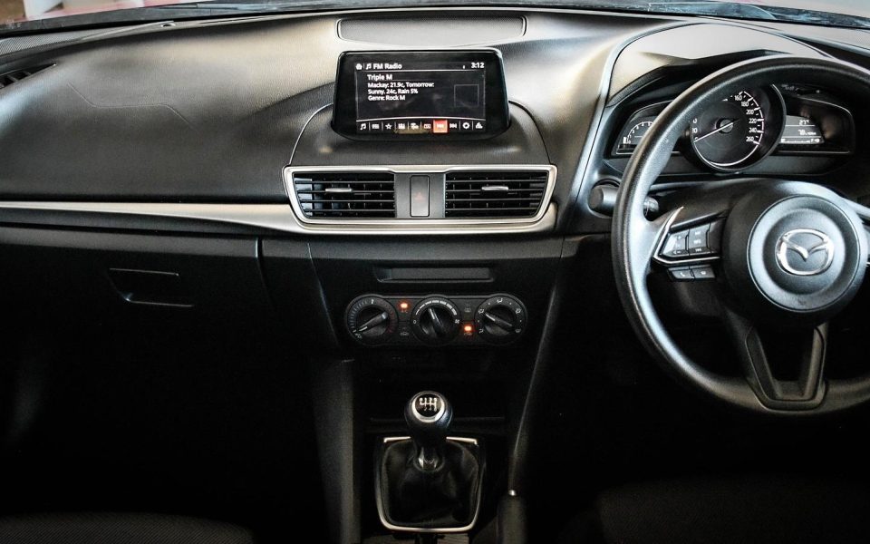2018 Mazda MAZDA3 Neo Sport