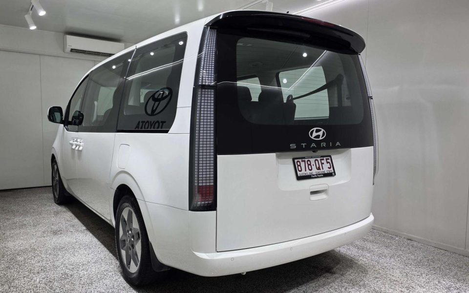2024 Hyundai STARIA Base
