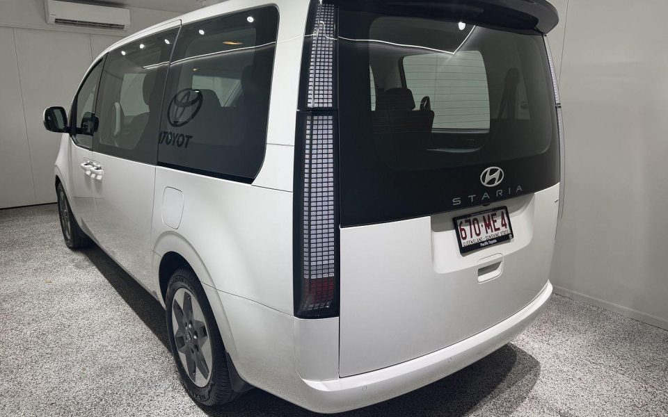 2024 Hyundai STARIA Base