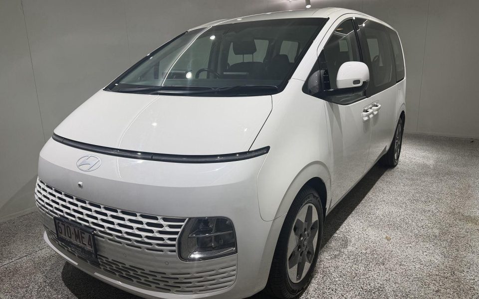 2024 Hyundai STARIA Base