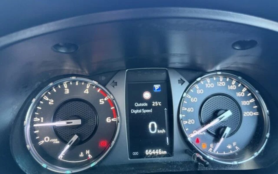2023 Toyota Hilux SR5