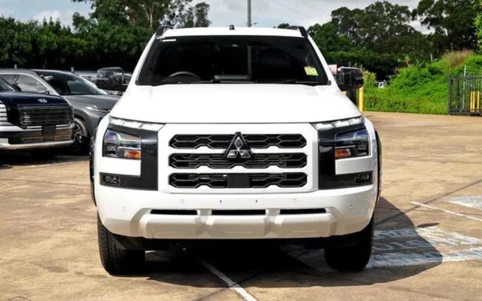 2025 Mitsubishi Triton MV MY25 GSR Double Cab 4x4 White Diamond 6 Speed Sports Automatic Cab Chassis
